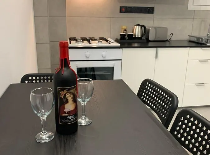 Black & White By Emmelia Group Appartement *