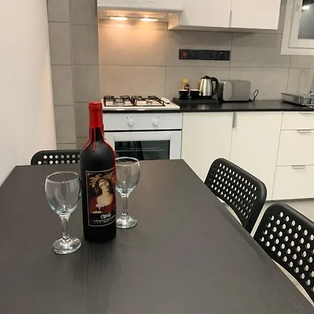 Black & White By Emmelia Group Apartamento *