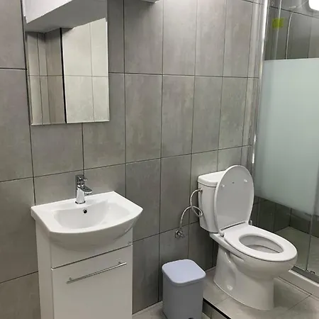 Black & White By Emmelia Group Апартаменты Пафос
