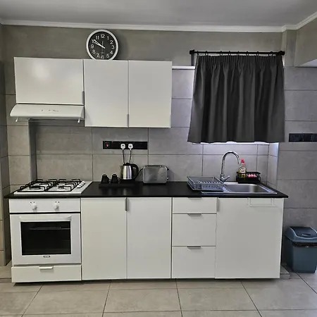 Apartament Black & White By Emmelia Group *