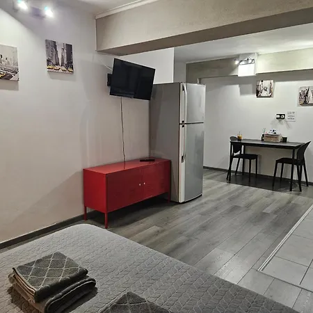 Black & White By Emmelia Group Apartment *