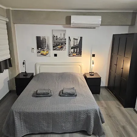 Black & White By Emmelia Group Apartment