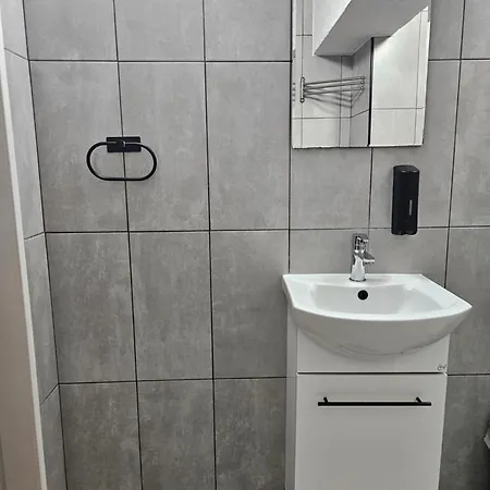 Black & White By Emmelia Group Apartment