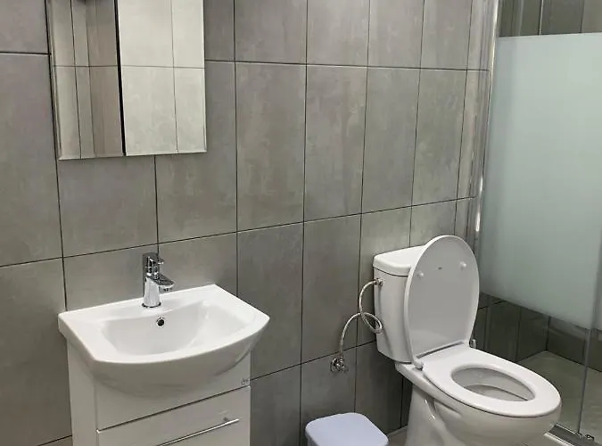 Black & White By Emmelia Group Lägenhet Paphos