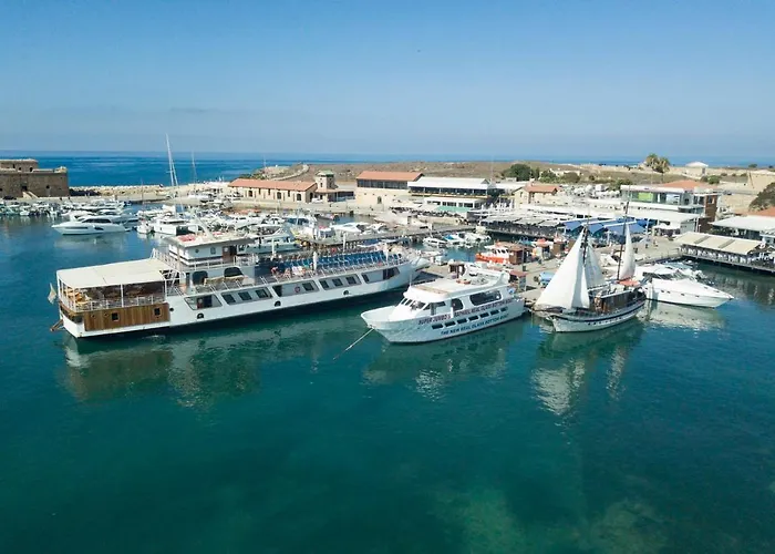 Black & White By Emmelia Group *