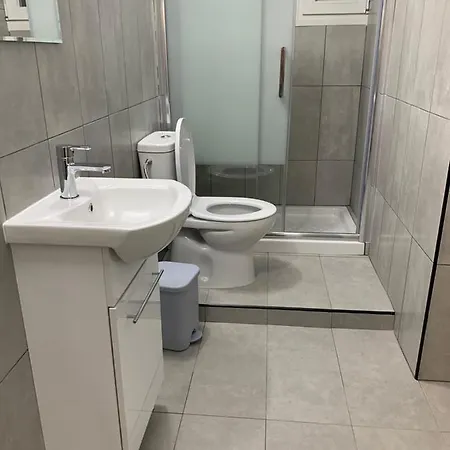 شقة Black & White By Emmelia Group