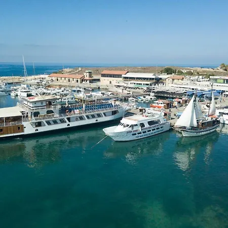 Black & White By Emmelia Group *