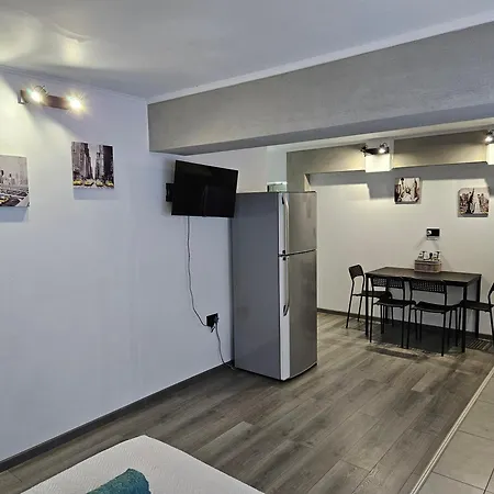 Appartement Black & White By Emmelia Group *